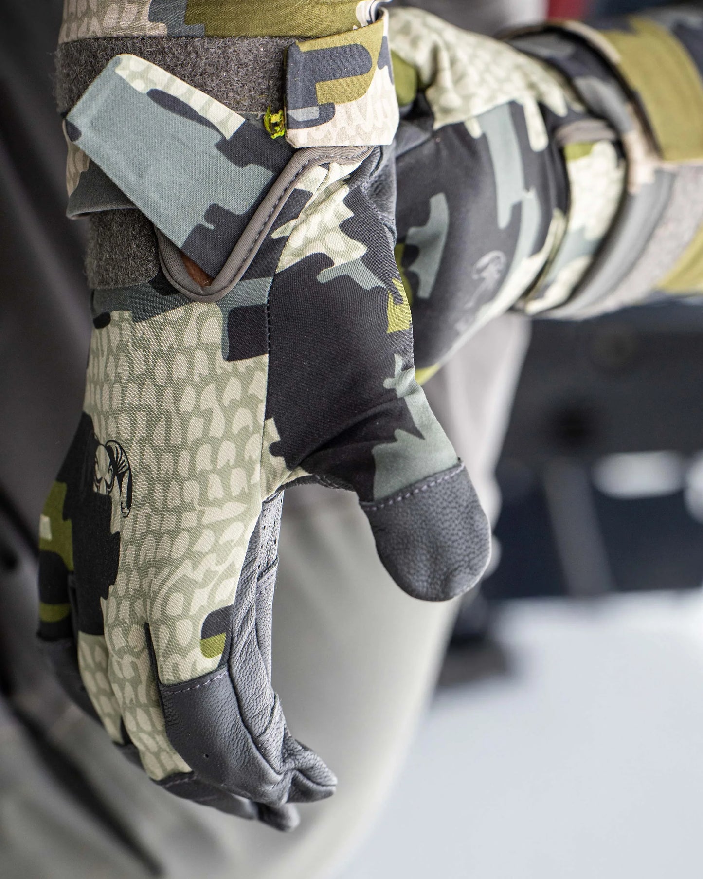 Precision Glove | Vias